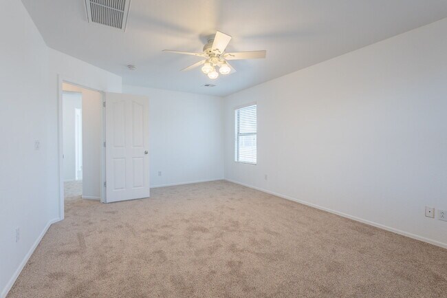 Building Photo - 4500 E Del Rio St
