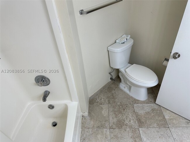 Building Photo - 9435 Fontainebleau Blvd