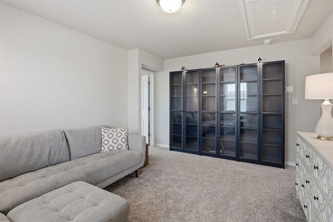 Building Photo - 514 Sun Grv Trl
