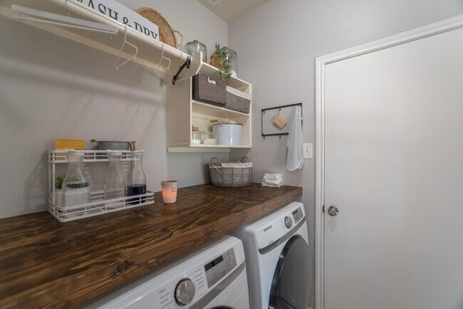 Building Photo - 2823 Sage Bluff Ave