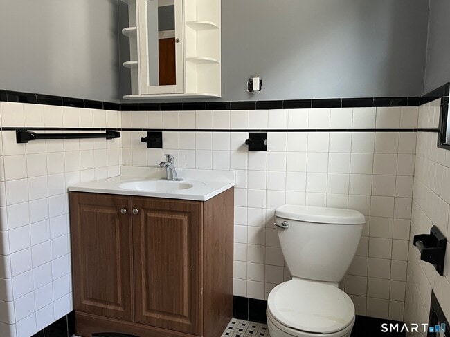 Building Photo - 195 Valley St