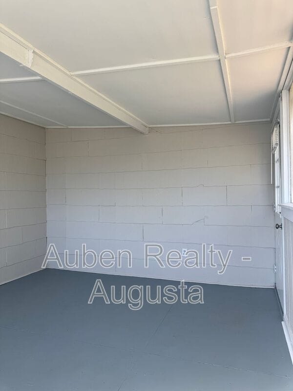 Building Photo - 1547 Heath St