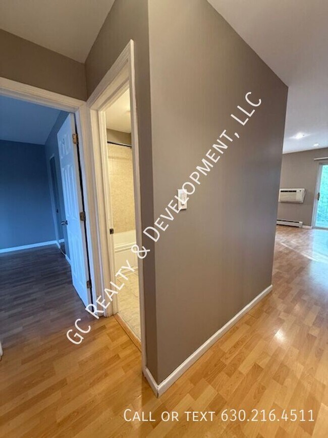 Building Photo - 834 College Blvd