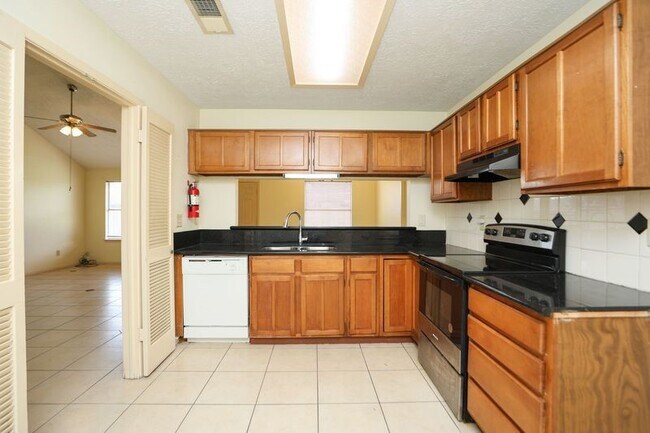 Building Photo - 8215 Summer Quail Dr