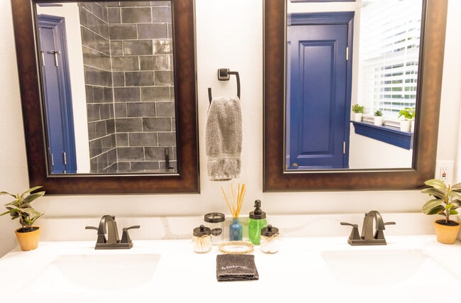 Building Photo - 431 Leboeuf St