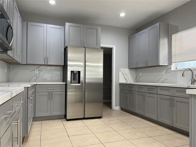 Building Photo - 349 NE 36th Terrace