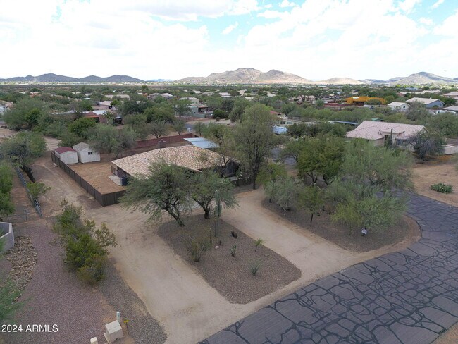 Building Photo - 501 E Desert Hills Estate Dr