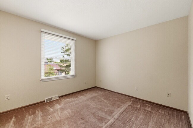 Building Photo - Single-Family Home in Near-Perfect Condition | 931 square foot 3-Car Garage!! | Covered Patio | L...