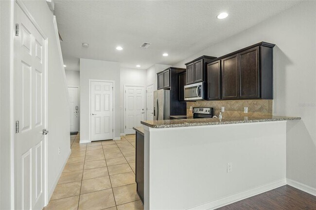 Building Photo - 9210 Hillcroft Dr