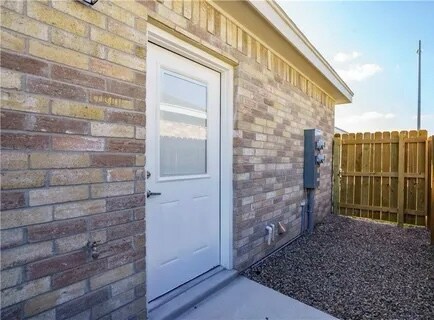 Building Photo - 4906 N Hiawatha Dr