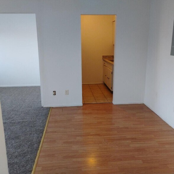 Dining area - 1315 Noble Ave