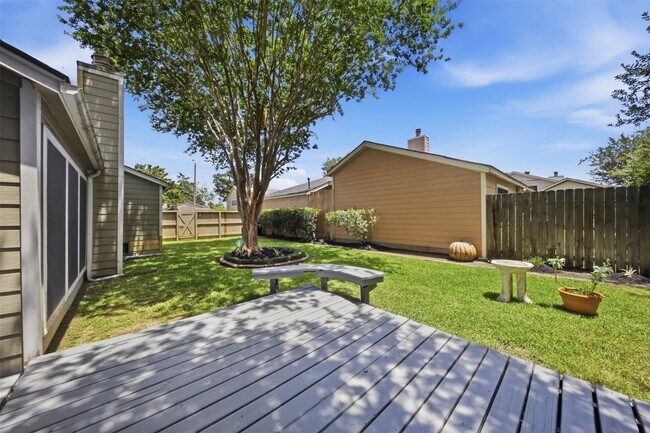 Building Photo - 7518 Alcomita Dr