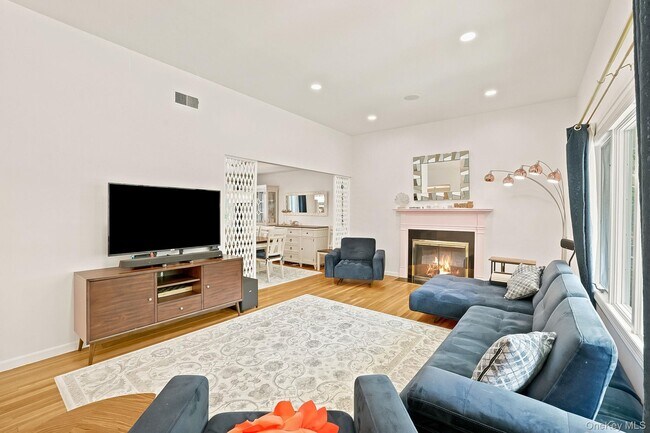 Building Photo - 80 Hickory Hill Dr