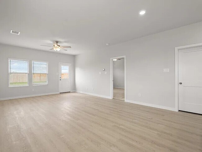 Building Photo - 17103 King Eider Rd