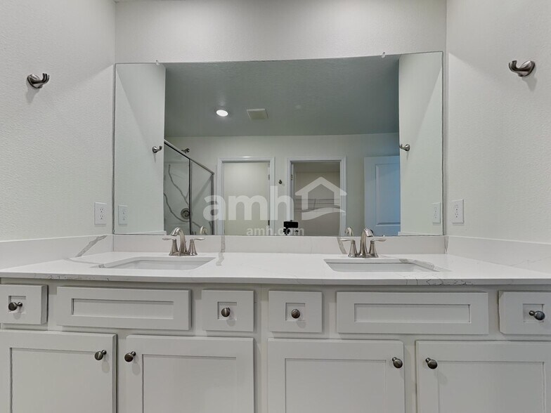 Building Photo - 952 Grafton Ridge Dr