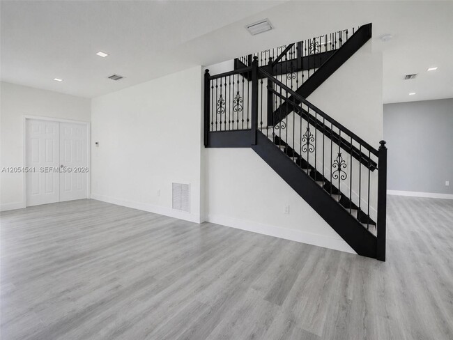 Building Photo - 10956 NW 73rd St