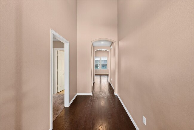 Building Photo - 417 Hackberry Dr