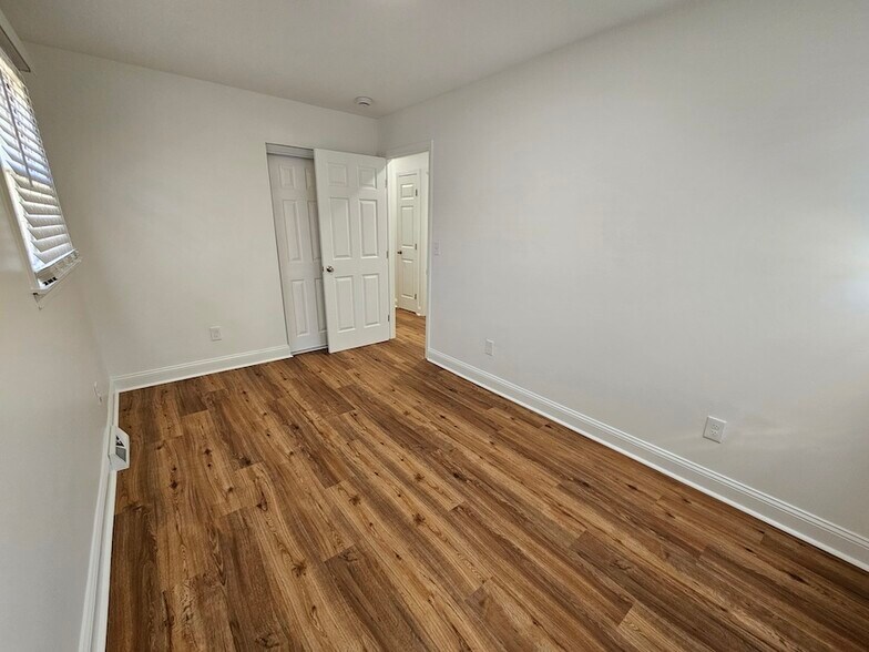 Building Photo - 61 Edwards Ave