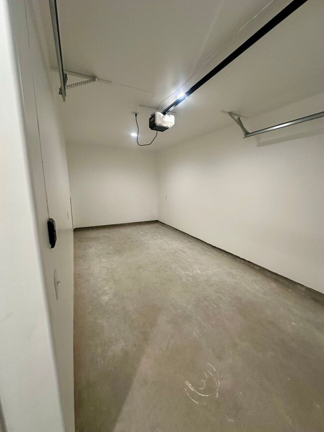 Building Photo - Brand-New 3 Bedroom, 2 Bath Home with Garage