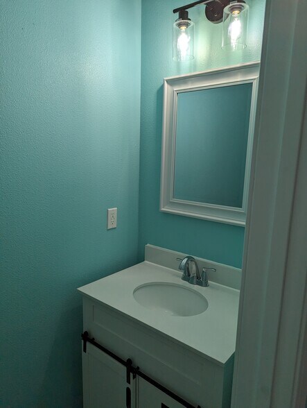 Building Photo - 2010 Seminole Blvd S