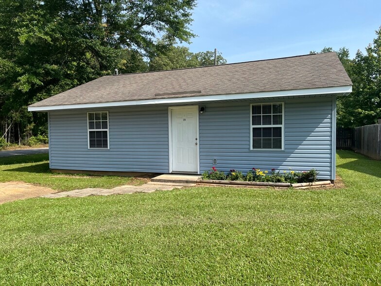 Front view - 15 Cottage Ln
