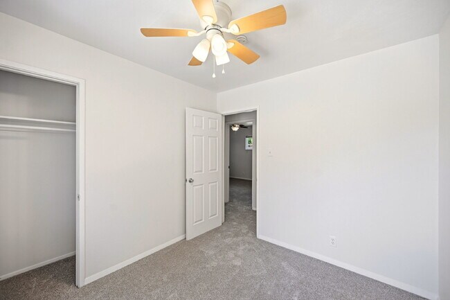 Building Photo - $2,640.95- 4 Bed, 2 Bath Home in Denver with Patio Space and In Unit Laundry!