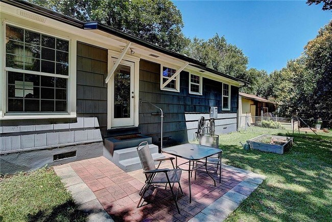 Building Photo - 1803 Romeria Dr