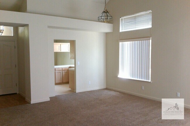 Building Photo - Beautiful Woodward Lake home on a large corner lot.