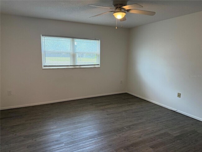 Building Photo - 245 Center Rd