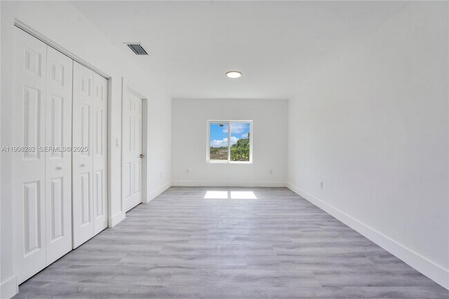 Building Photo - 16315 SW 107th Ave