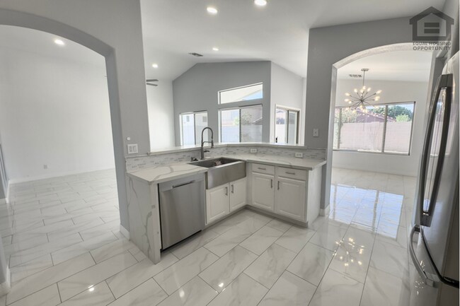 Building Photo - 3Bed/2Bath House at AZ-101 Loop/75th Ave! Ready for Immediate Move-In! -- HOME OFFICE!
