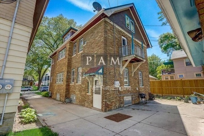 Building Photo - 6628 W Lloyd St