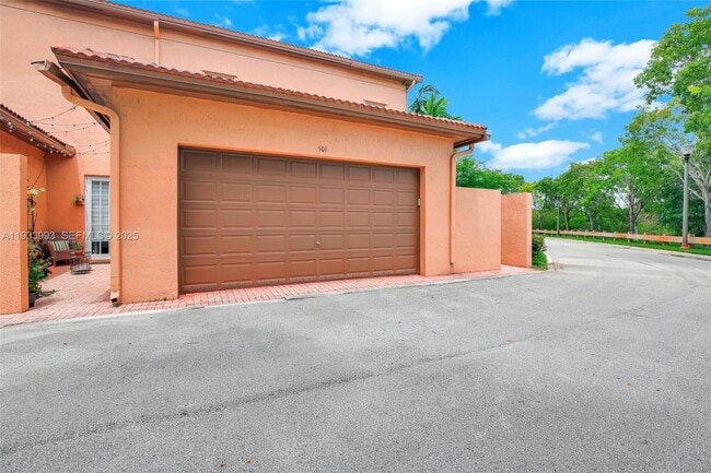 Building Photo - 501 SW 146th Terrace