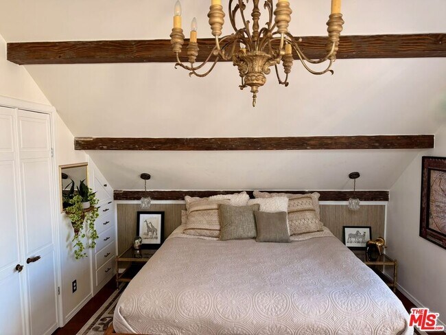 Building Photo - 370 Main St