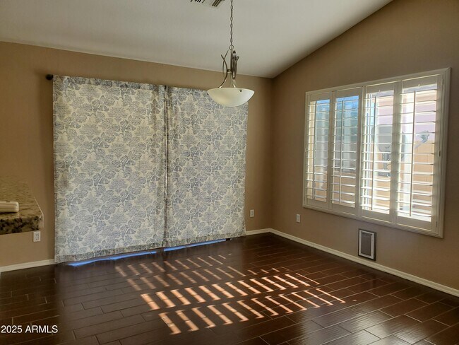 Building Photo - 12059 N 110th St