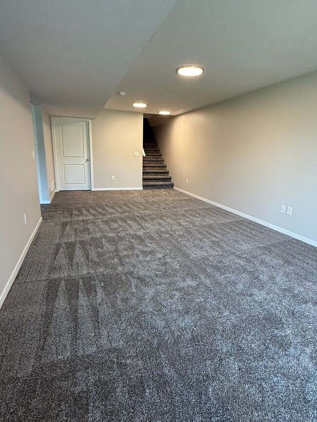 Building Photo - Brand New 2 bed/2.5 bathroom townhome in SE Lincoln