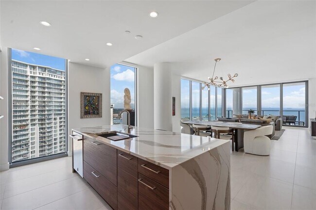 Building Photo - 301 1st St S