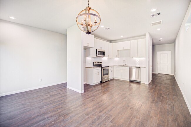 Building Photo - 4945 Ambient Dr