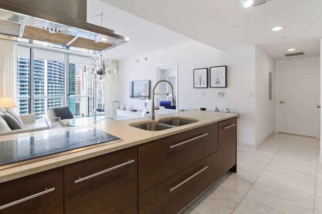 Building Photo - 501 Brickell Ave