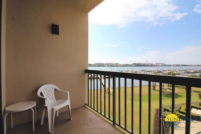 Building Photo - Waterfront Furnished Studio Condo in Fort Walton Beach!