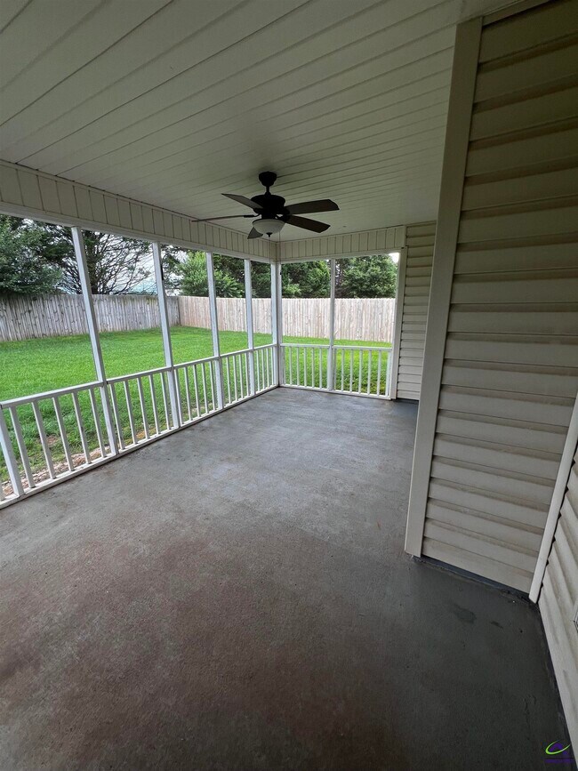 Building Photo - 306 Hummingbird Ln