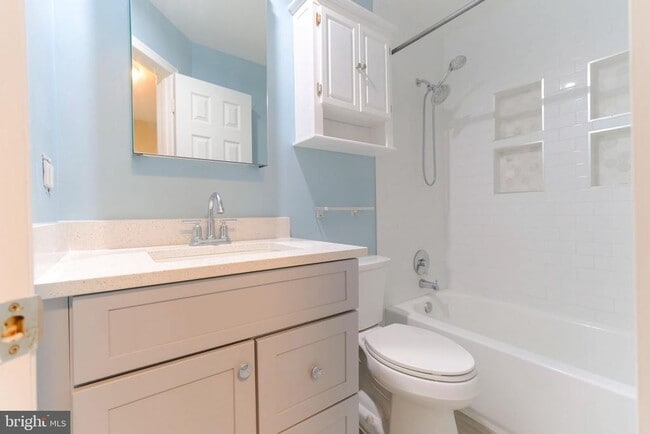 Building Photo - 21136 Winding Brook Square
