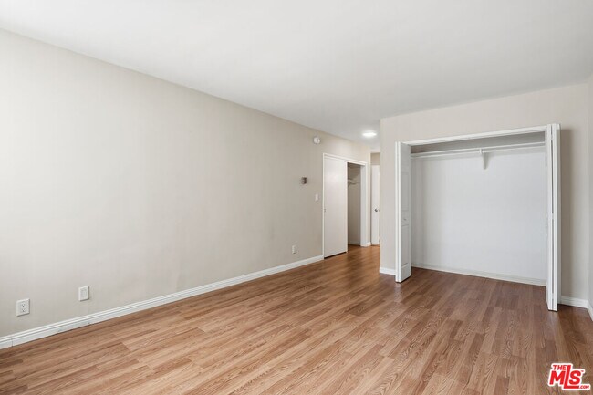 Building Photo - 8701 Delgany Ave