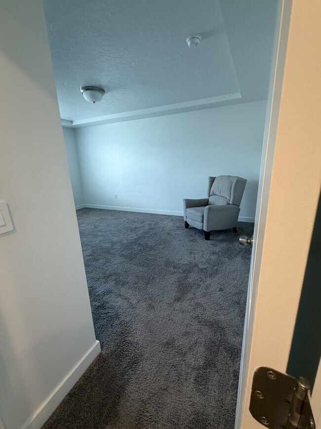 Building Photo - 4090 W Red Clover Dr