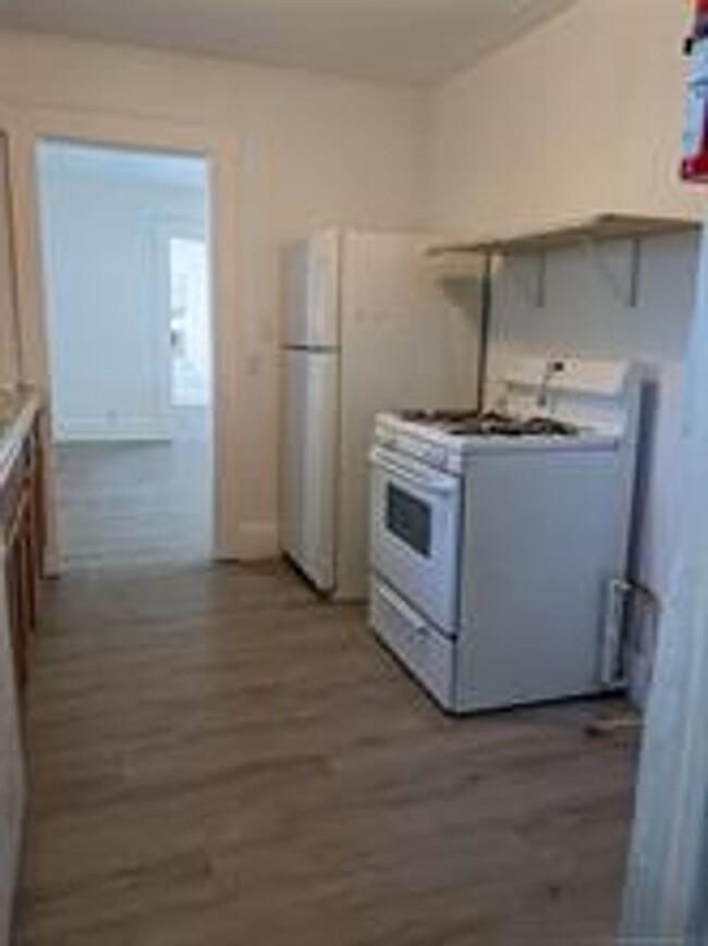 Building Photo - Come check out this cozy duplex right off ...