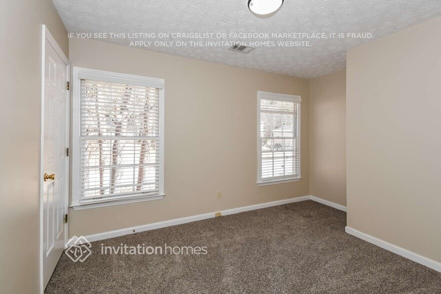 Building Photo - 1565 Hascall Dr SW