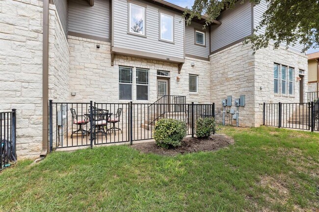 Building Photo - 2930 Grand Oaks Loop