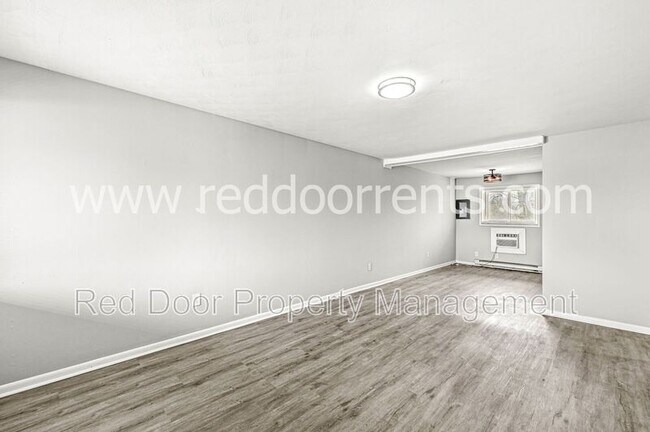 Building Photo - 10301 Medallion Dr