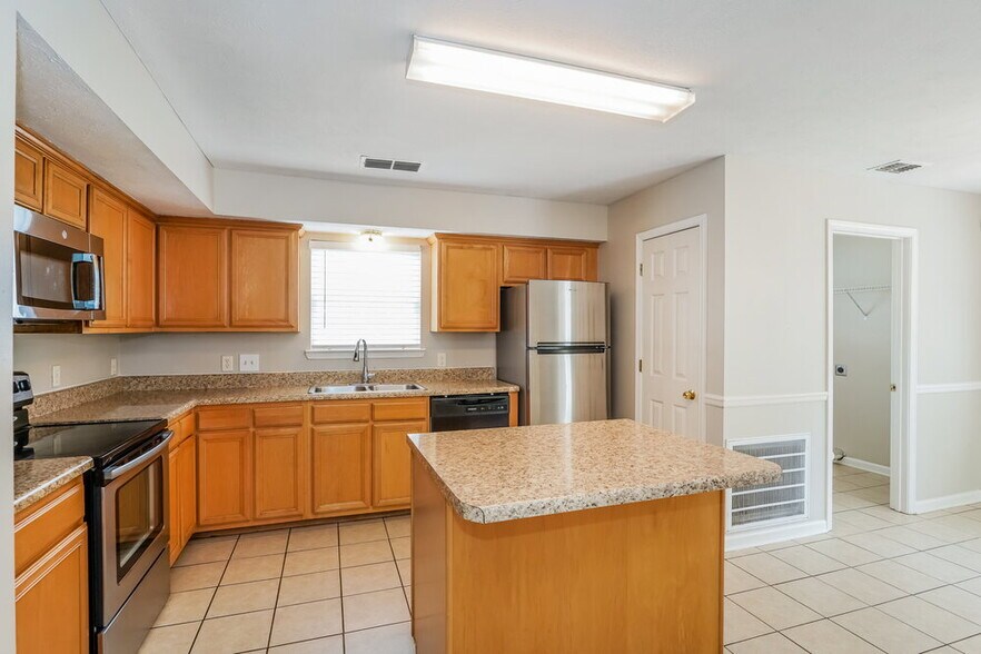 Building Photo - 833 Lavergne Ln