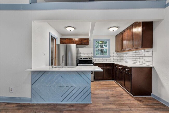 Building Photo - 1100 High Rd